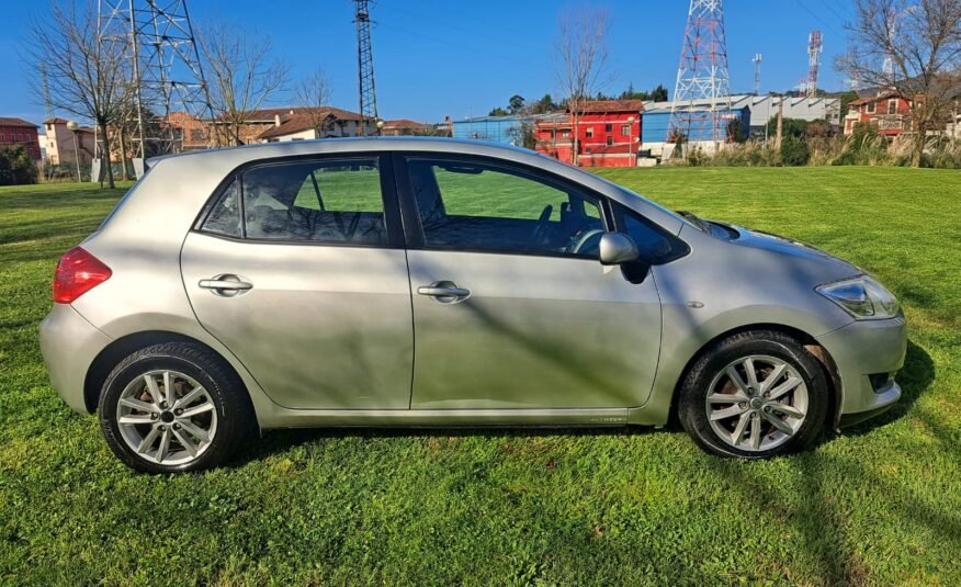 TOYOTA Auris 1.4 D-4D 5P