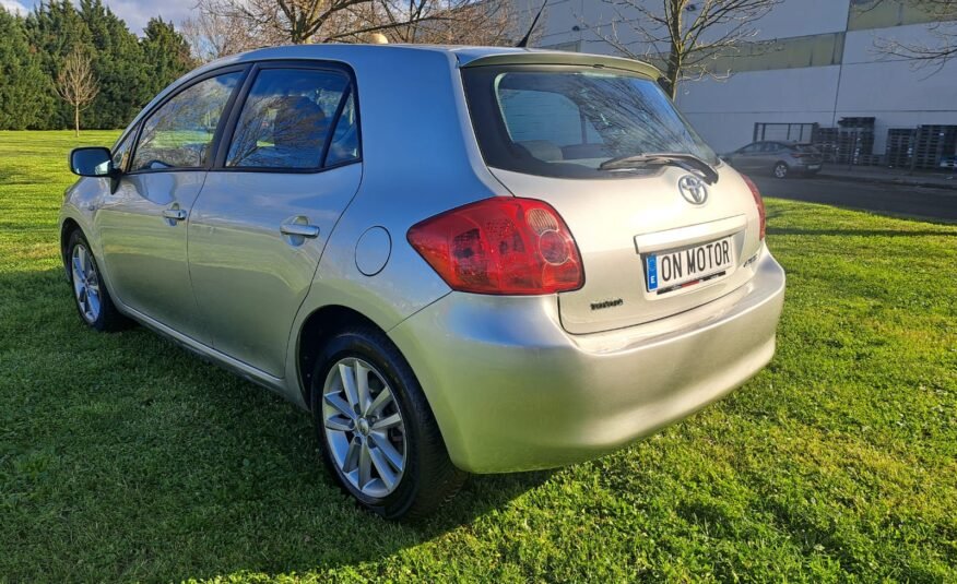 TOYOTA Auris 1.4 D-4D 5P