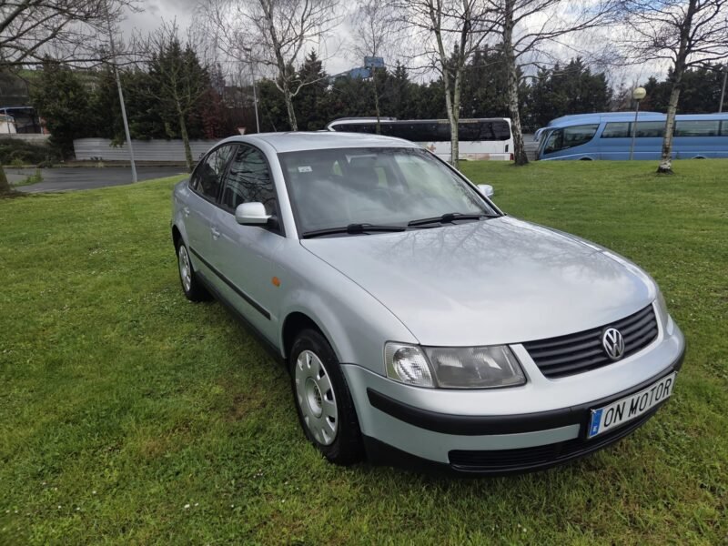 Volkswagen Passat 1.9 TDI 5P