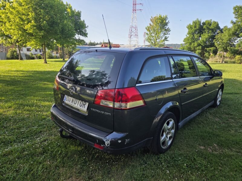 OPEL Vectra 1.9 CDTI Familiar 5p