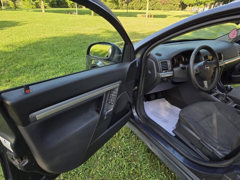 OPEL Vectra 1.9 CDTI Familiar 5p