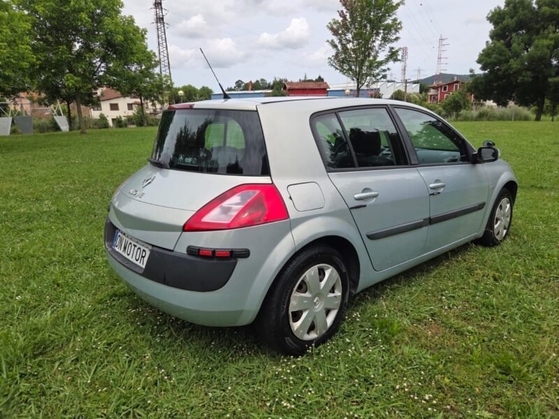 RENAULT Megane 1.6 16v 5 puertas