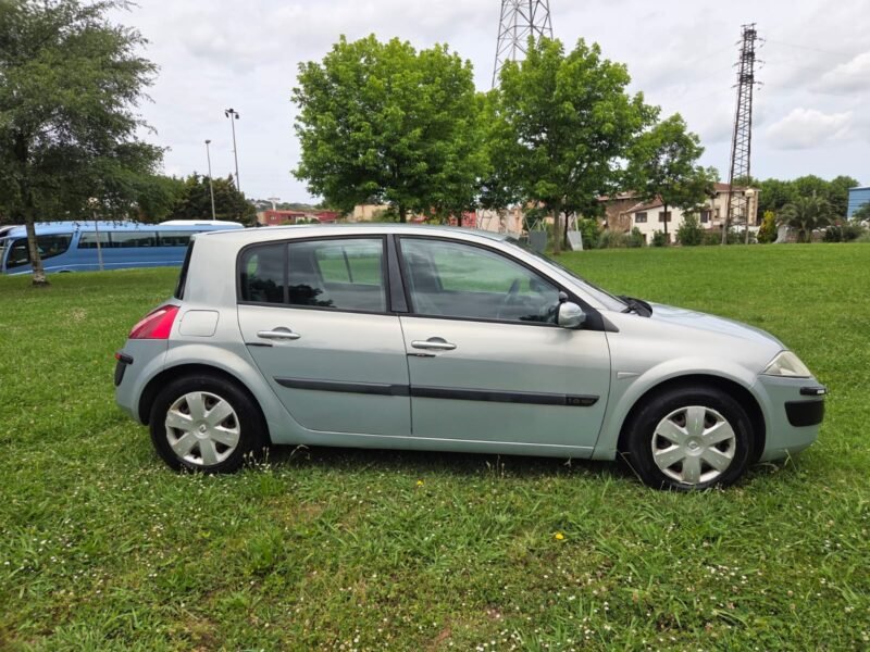 RENAULT Megane 1.6 16v 5 puertas