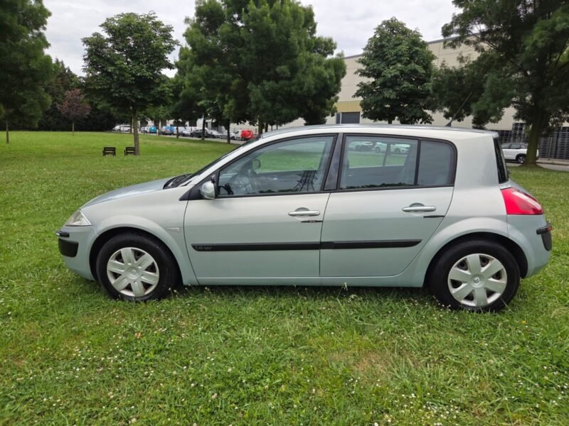 RENAULT Megane 1.6 16v 5 puertas