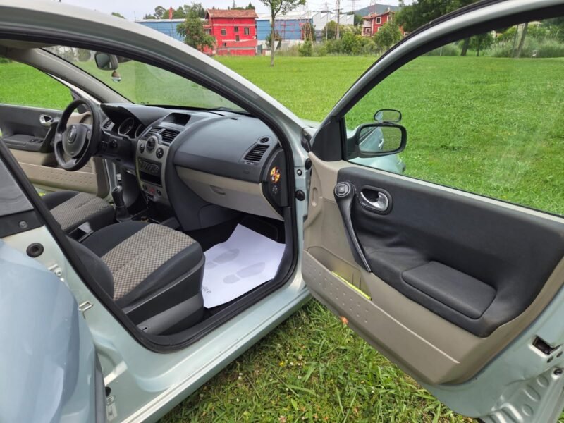 RENAULT Megane 1.6 16v 5 puertas